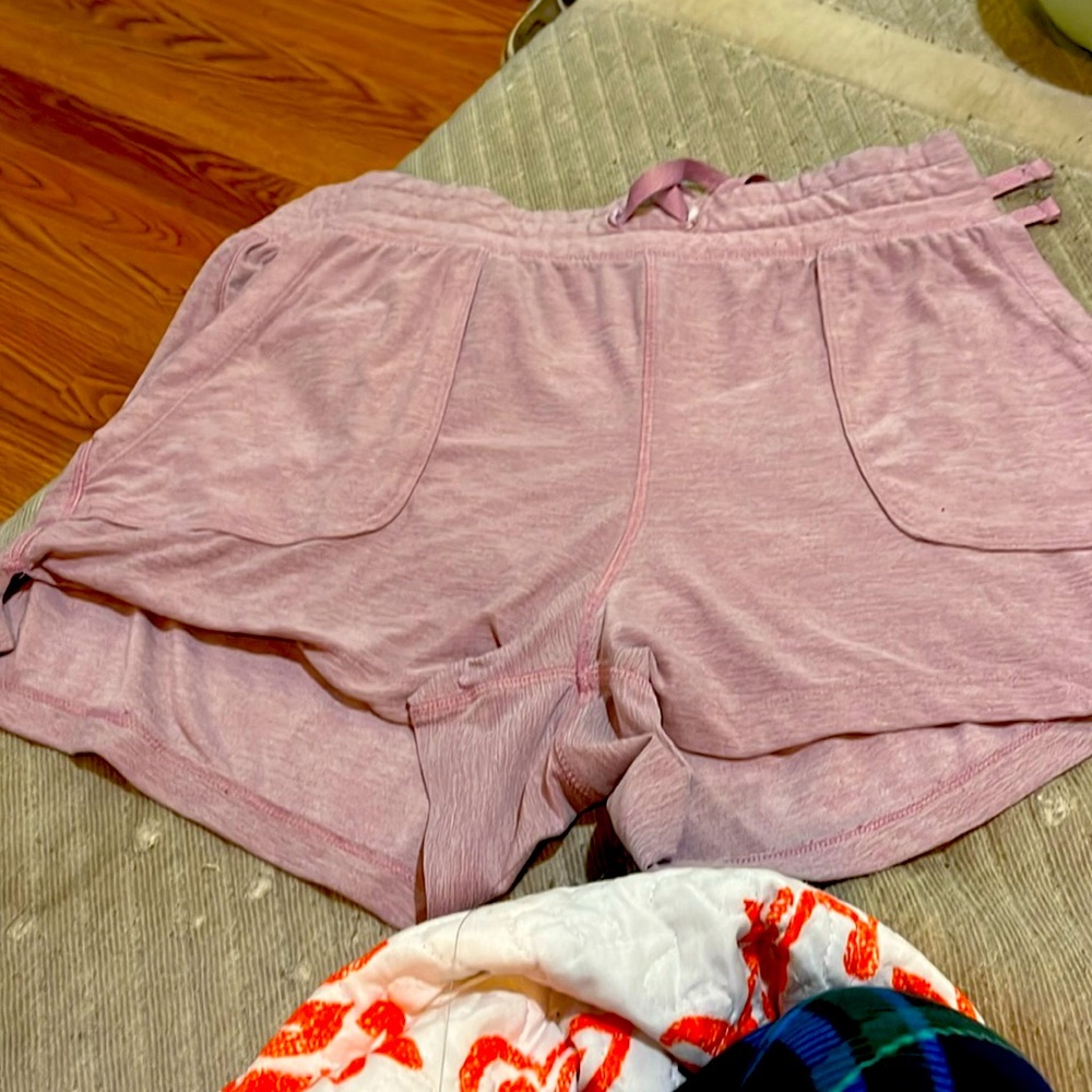 Large velocity shorts, very comfortable and soft, baggy, with draw string